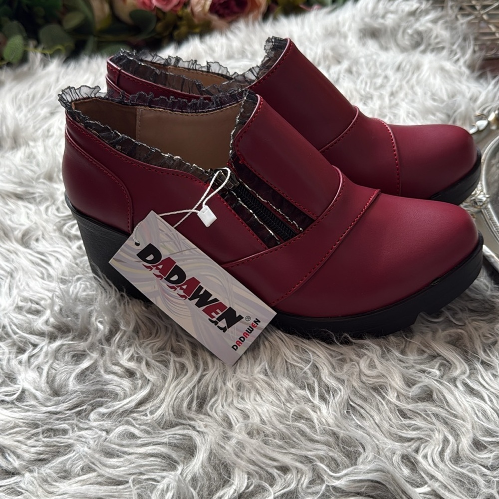 NWT Burgundy and Black Heeled Boots 6.5 - Picture 5 of 9
